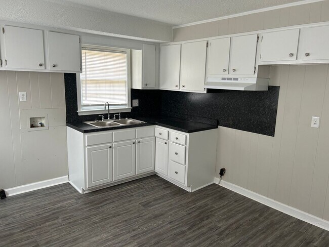 Building Photo - 412 Kingston Ave