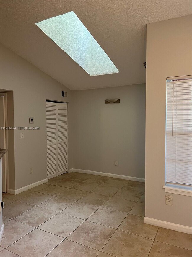 Building Photo - 1385 Crystal Way