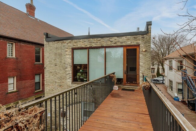 Building Photo - 1730 N Franklin Pl