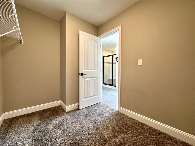 Building Photo - 1040 Harrison Way