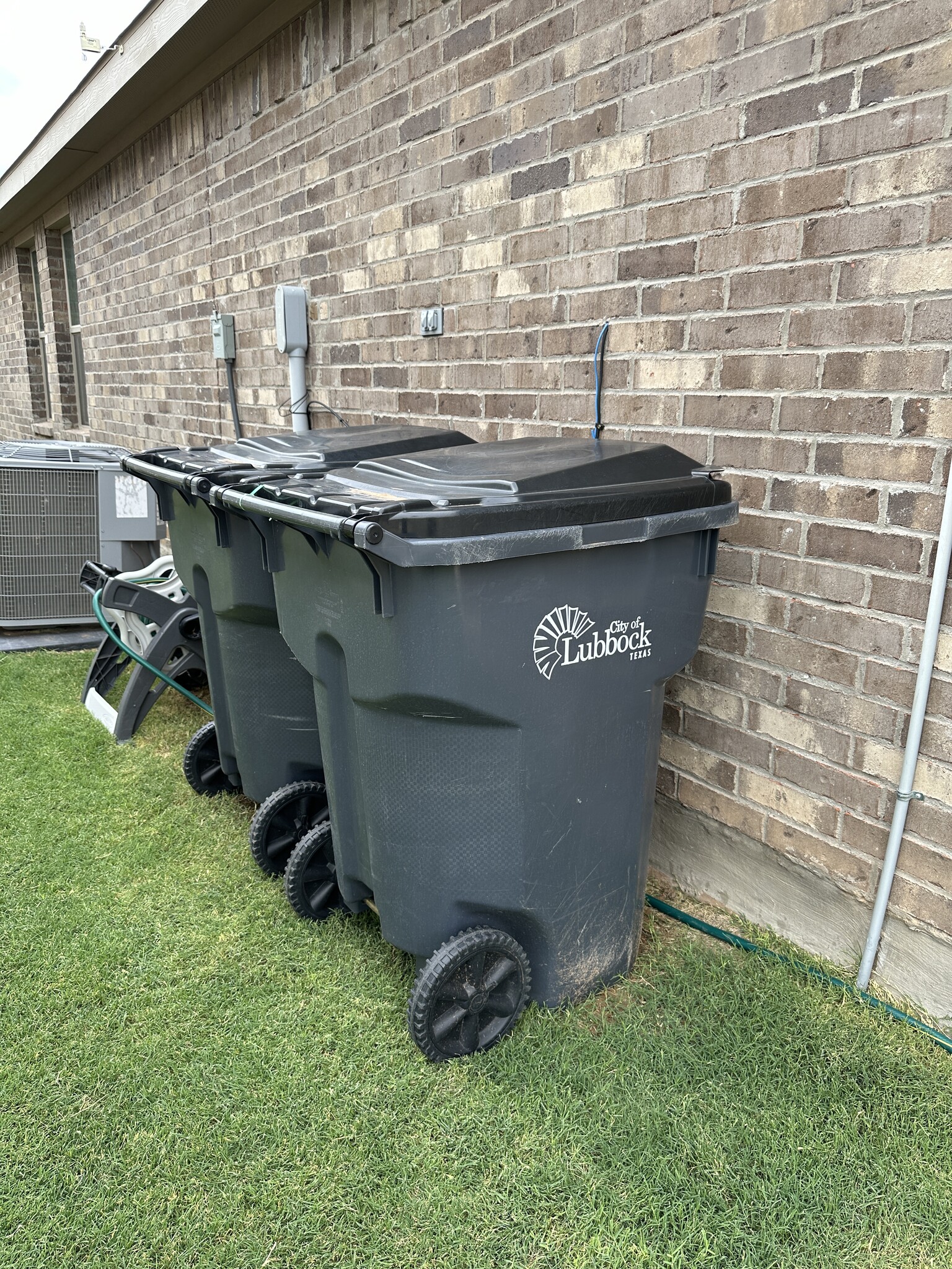 Private trash bins - 75 Windsor Ct