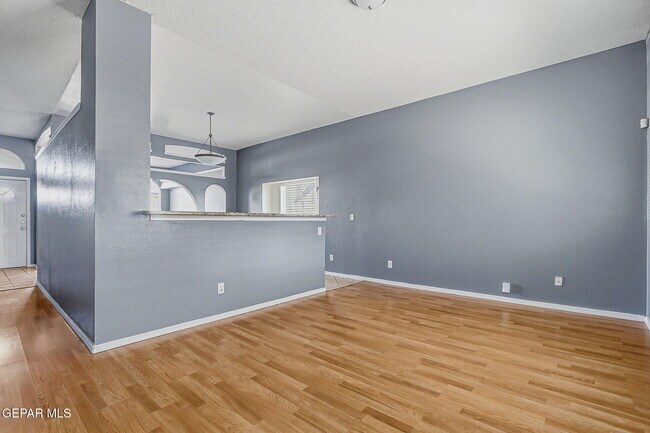 Building Photo - 305 De Palma Pl