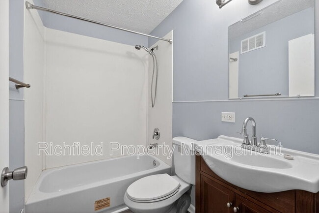 Building Photo - 1260 Lincoln Dr