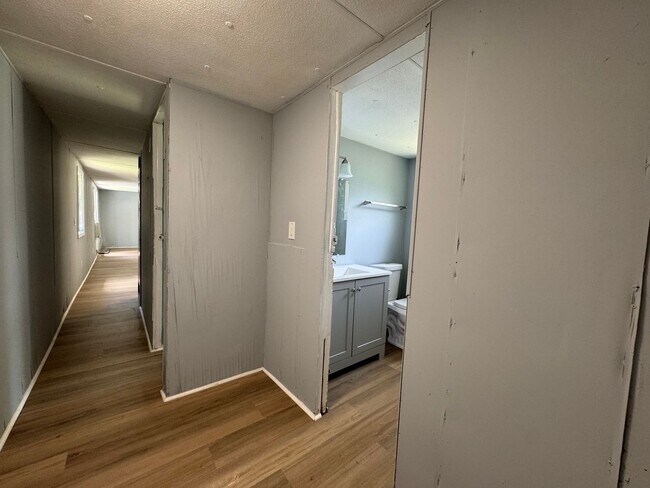 Building Photo - 3 Bedroom / 2 Bath Single-Wide Home – Live Oak, FL