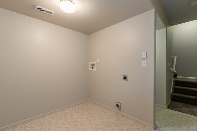 Building Photo - 56 Vale Cir