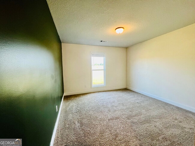 Building Photo - 112 White Cir