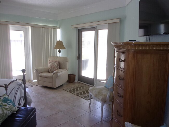Building Photo - 5650-5A1A A1A S