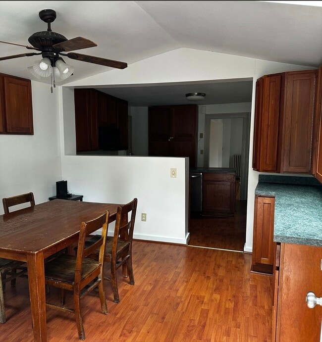 Building Photo - 9 Hickory St