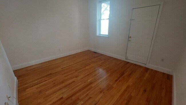 Building Photo - 76 W Cottage St