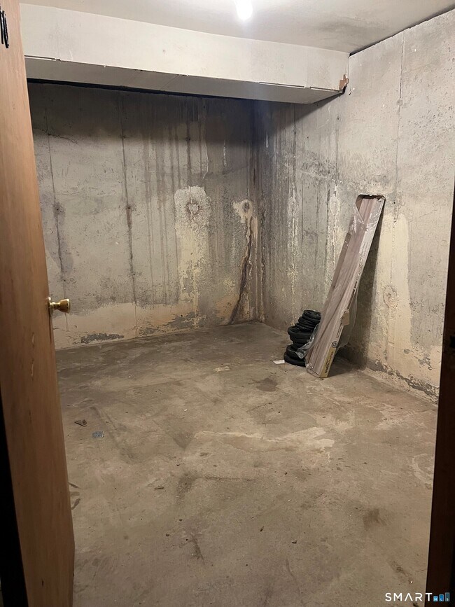 Building Photo - 567 Peet St