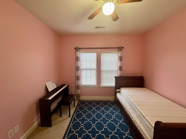 Building Photo - Beautiful 3BR/2.5BA Home in the Ballantyne Area; Great Schools!