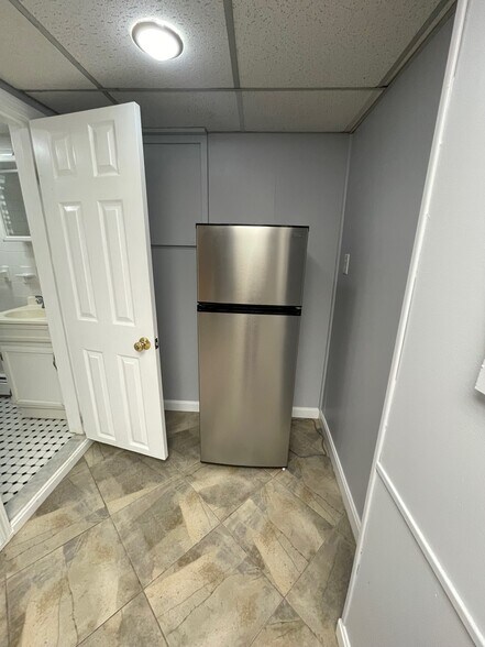 Building Photo - 96 Holland St