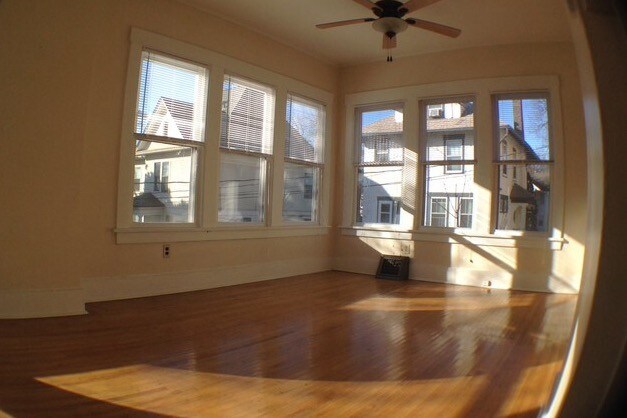 Living Room photo 11 - 1211 E 9th St