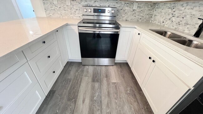 Building Photo - Timeless Appeal Meets Modern Living – 3BR Home on Expansive Lot in Titusville! WASHER & DRYER INC...