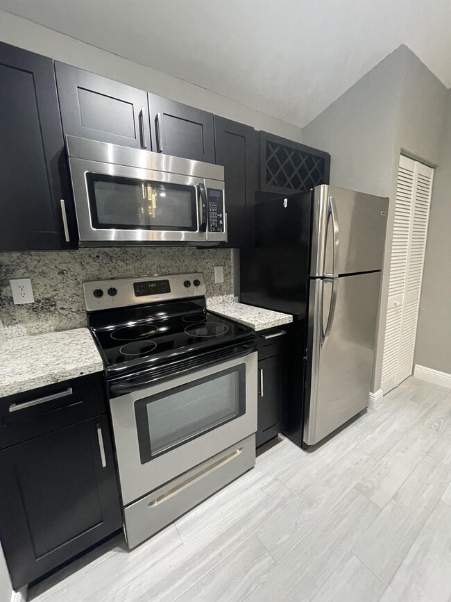 Building Photo - 2820 N Oakland Forest Dr