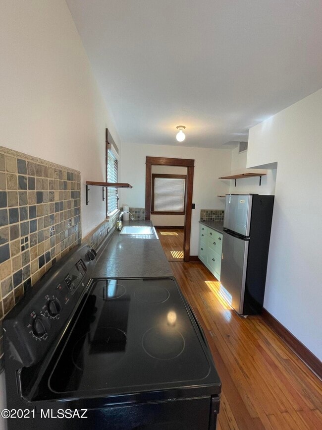 Building Photo - 1041 E Grant Rd