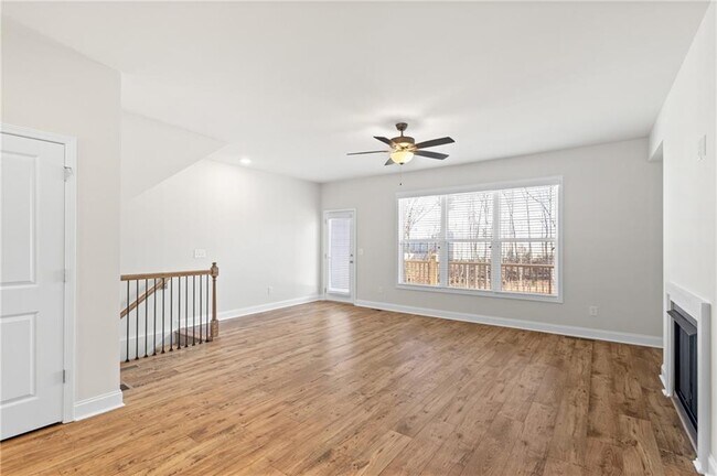 Building Photo - 1230 Ainsworth Alley