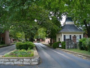 Building Photo - Spacious 1 bedroom unit in Green Hills. Gr...