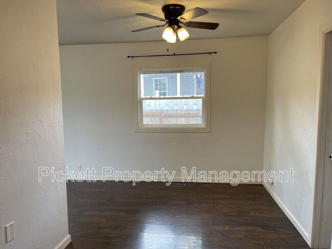 Building Photo - 2139 11th St