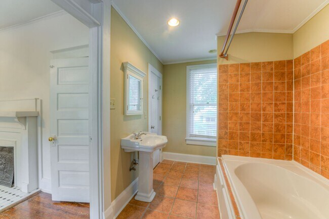 Building Photo - JULY MOVE IN SPECIAL - 1/2 OFF FIRST MONTH...