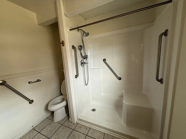 Building Photo - 3900 S Main St