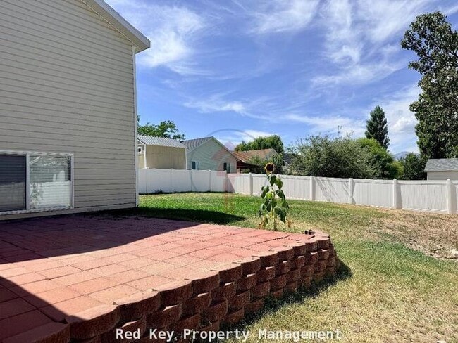 Building Photo - 900 W Single Family Home