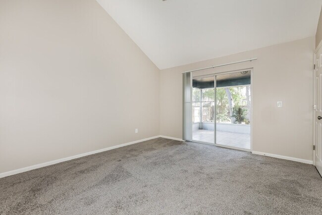 Building Photo - 4551 Oak River Cir