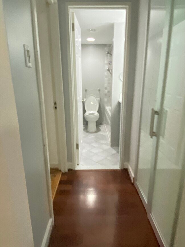 partial hallway to master and bathroom - 4501 Arlington Blvd