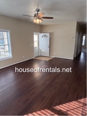 Building Photo - 320 Schneider St