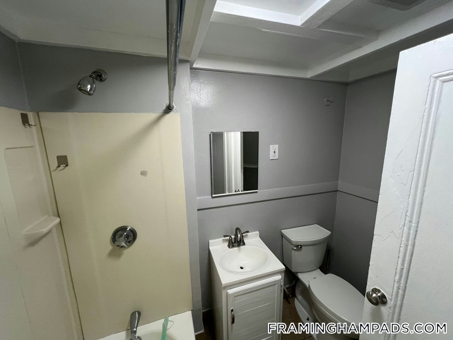 Building Photo - 64 Hollis St