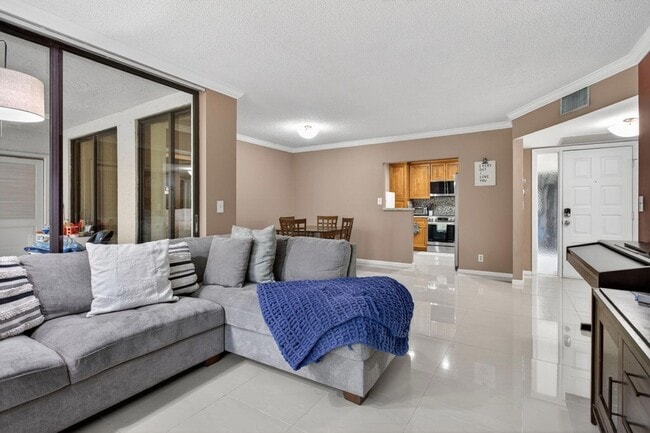 Building Photo - 4483 Carambola Cir S