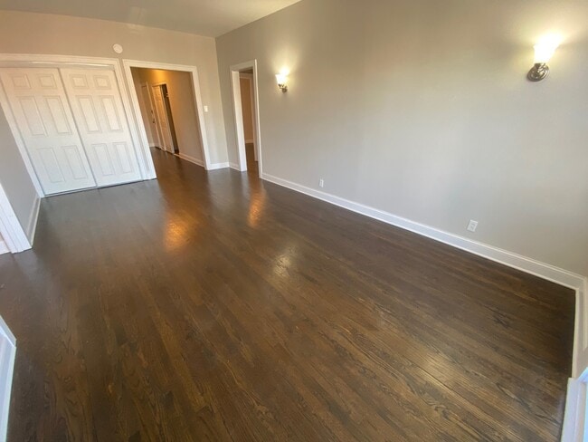 Building Photo - 730 Reba Pl
