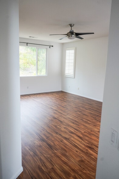 master bedroom - 1882 Shadetree Dr