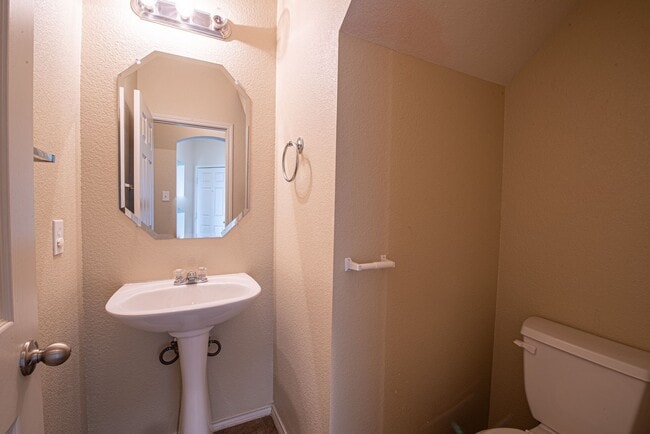 Building Photo - Spacious 4/2.5 Rental in Great ISD & LOTS ...