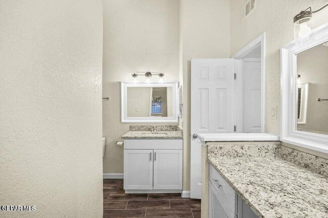 Building Photo - 5944 Bridalveil Dr