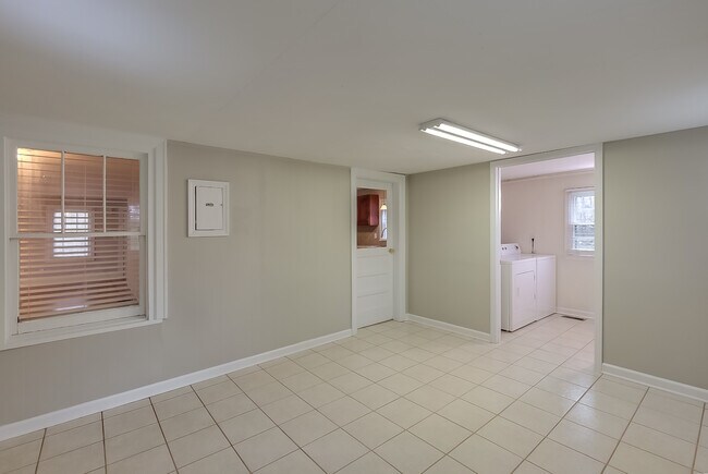 Building Photo - 396 Chilesburg Rd