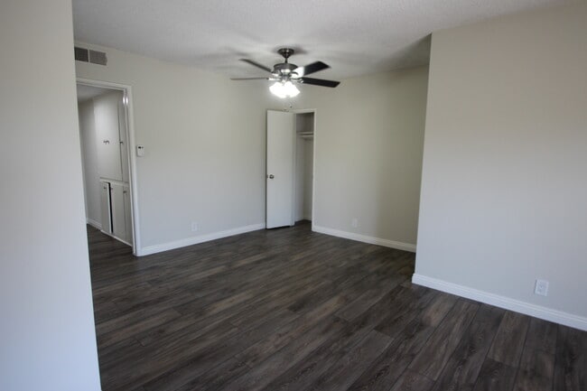 Building Photo - 10801 Rose Ave