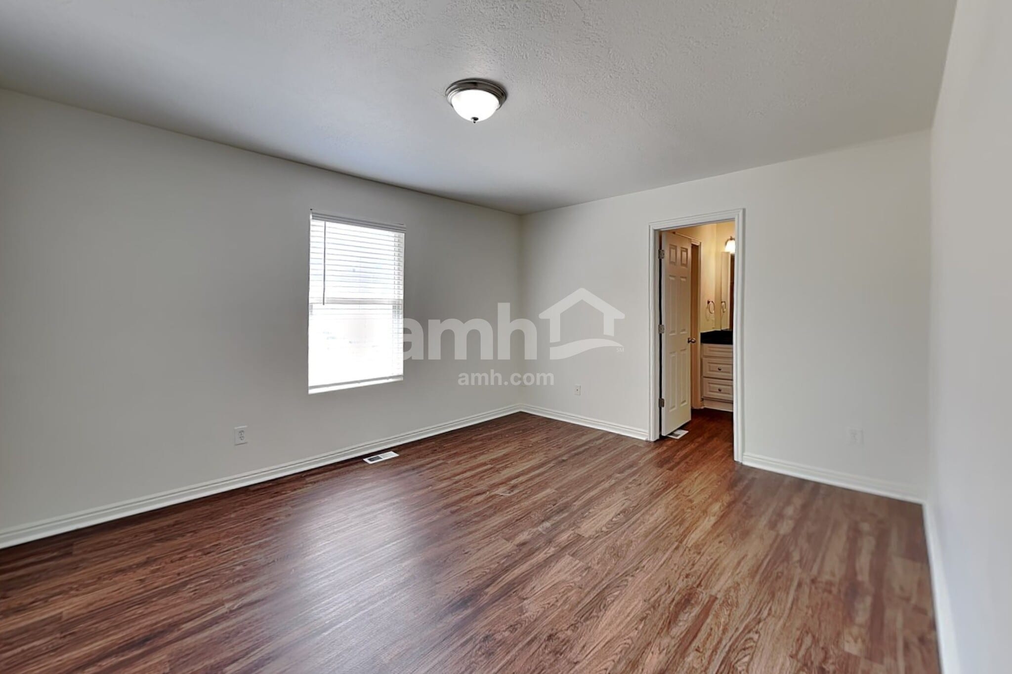 Building Photo - 4384 Maple Dr