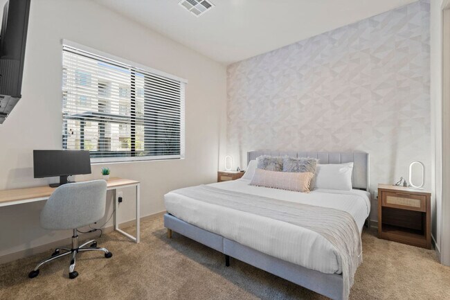 Building Photo - 500 W Broadway Rd