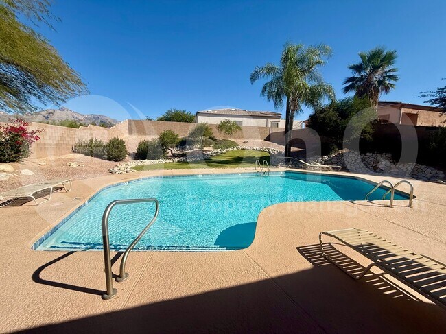 Building Photo - 137 E Calle Zavala