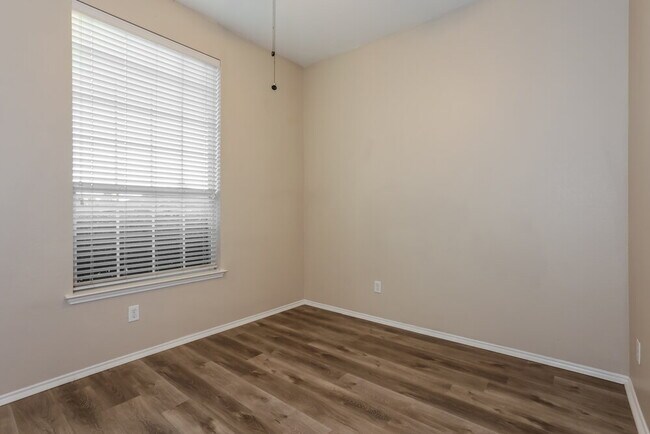 Building Photo - 1735 Oneal St