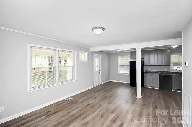 Building Photo - 1017 McLain Rd