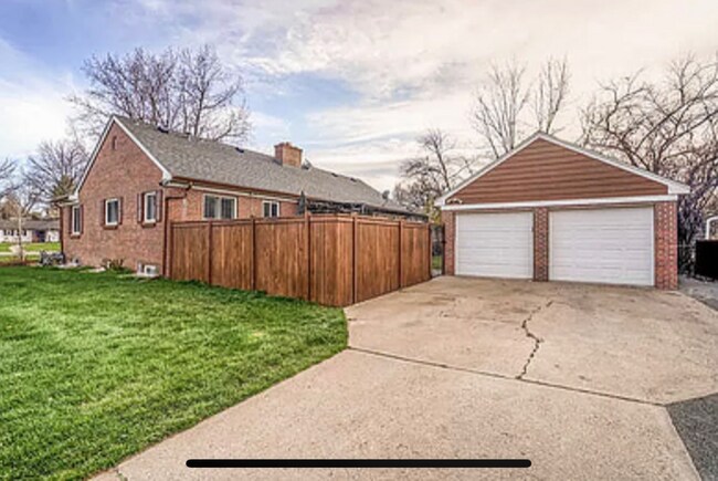 Building Photo - 6831 Montview Blvd