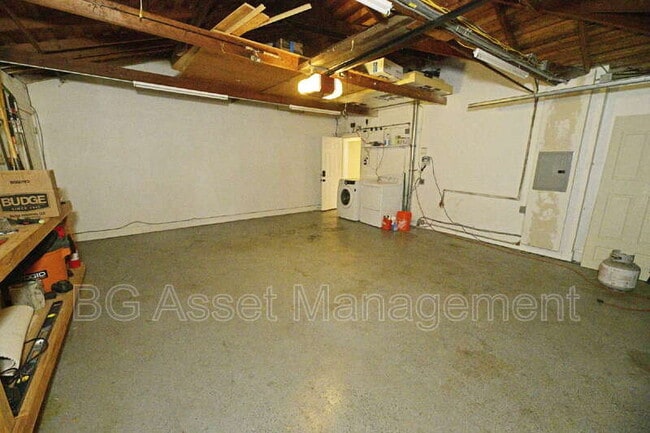 Building Photo - 3830 Twin Oaks Way