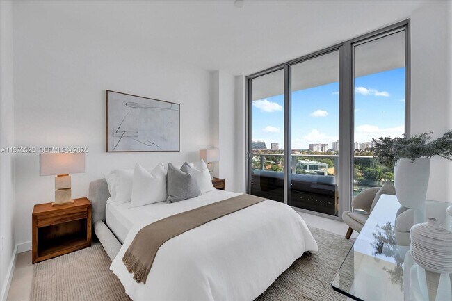 Building Photo - 9201 E Bay Harbor Dr