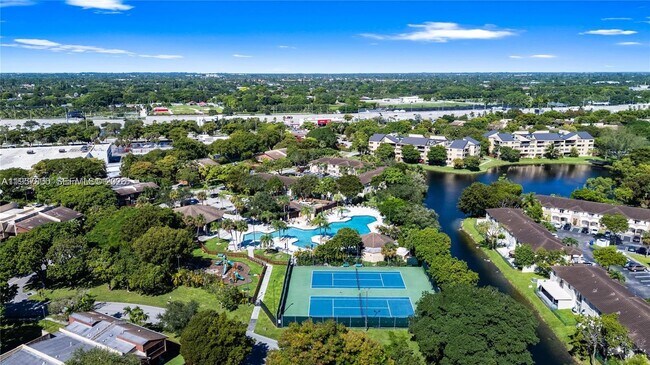 Building Photo - 6904 SW 114th Pl