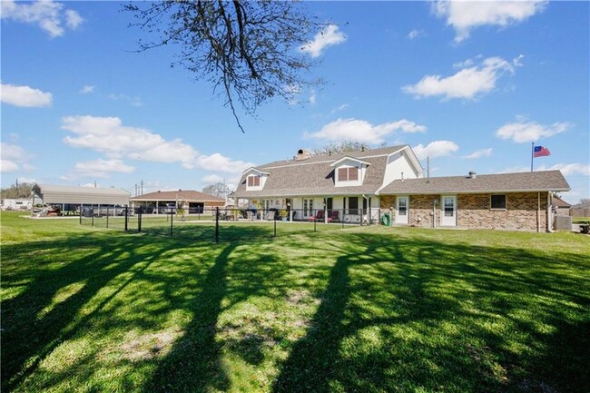 Building Photo - 306 E Woodlawn Ranch Rd