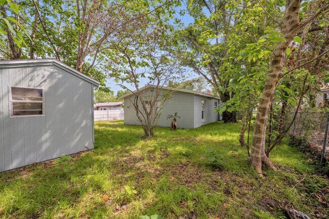 Building Photo - Charming 3 Bedroom, 2 Bathroom House!
