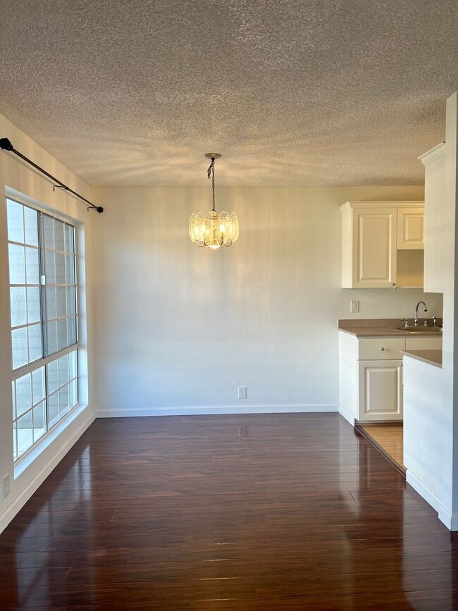 Building Photo - Charming Townhouse-2Bedrooms, 1Bathroom, 2...