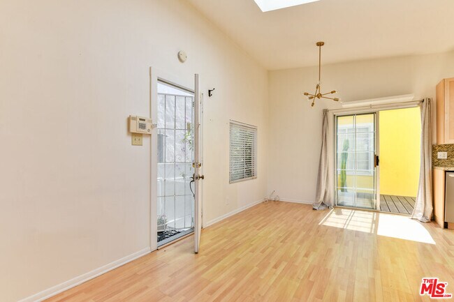 Building Photo - 420 Altair Pl